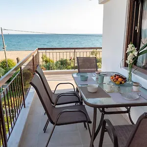 https://dimi-seafront-house.hotelschalkidiki.net